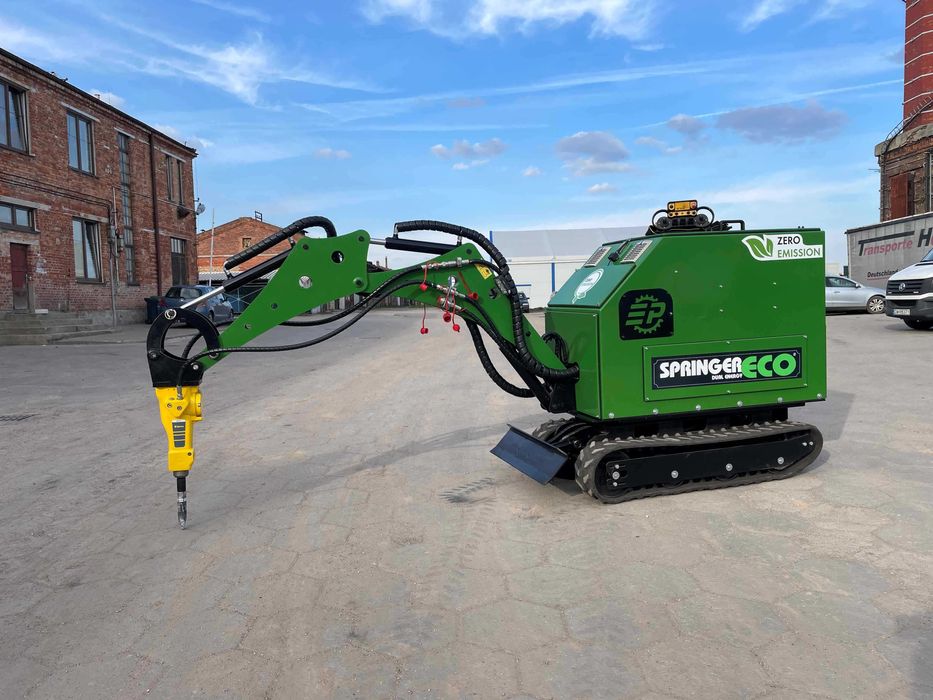 Robot wyburzeniowy Młot Epiroc w cenie Minikoparka SpringerEco Brokk