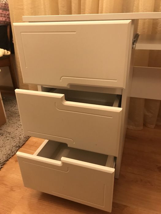 Biurko komputerowe z szufladami , białe bdb stan