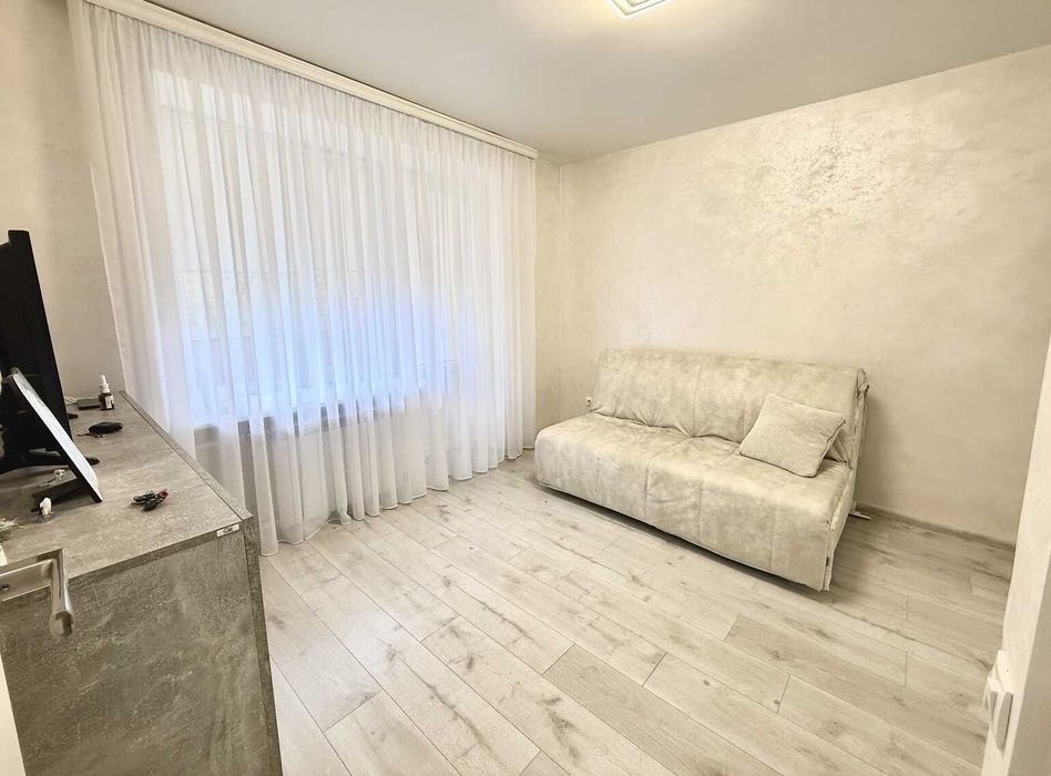 1-к. квартира по вул. Іванни Блажкевич з євроремонтом.