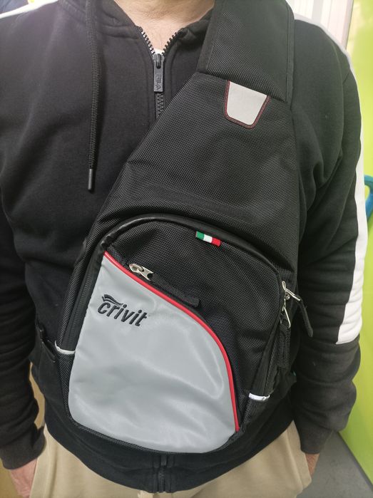 Mochila Crivit preta e cinza