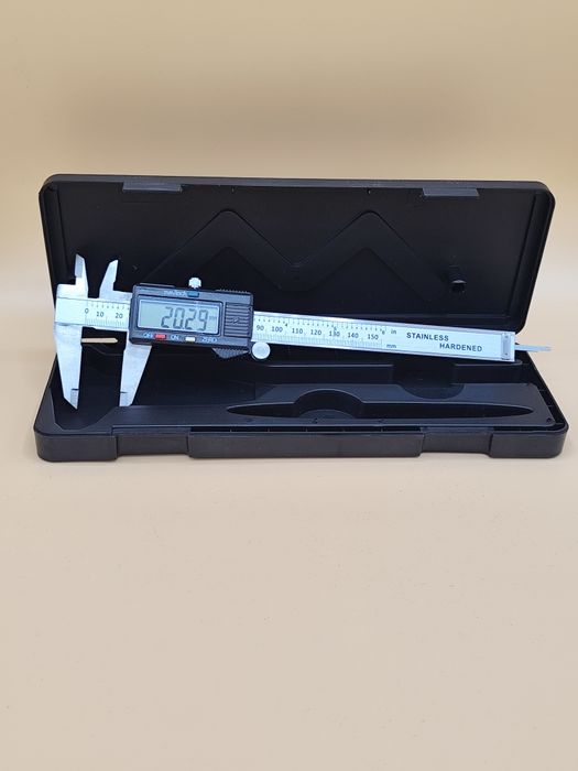 Suwmiarka cyfrowa 150 mm (6") – stal nierdzewna, LCD, etui