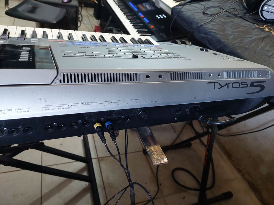 Yamaha Tyros 5, 76 teclas,sem qualquer marca de uso