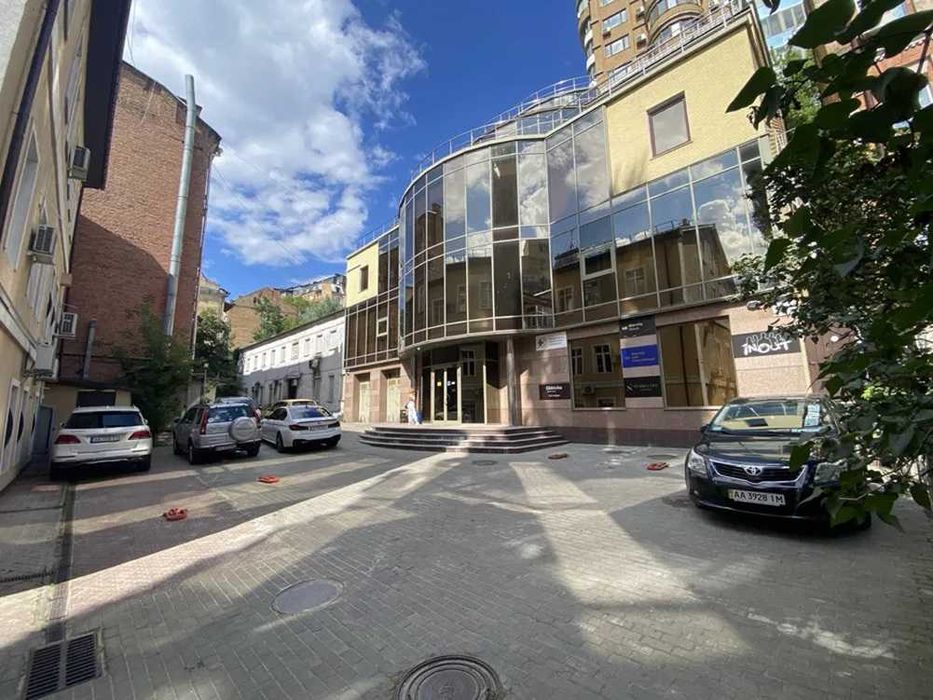 ЦЕНТР КИЄВА, Бессарабка, офіс 200кв.м з власною терасою