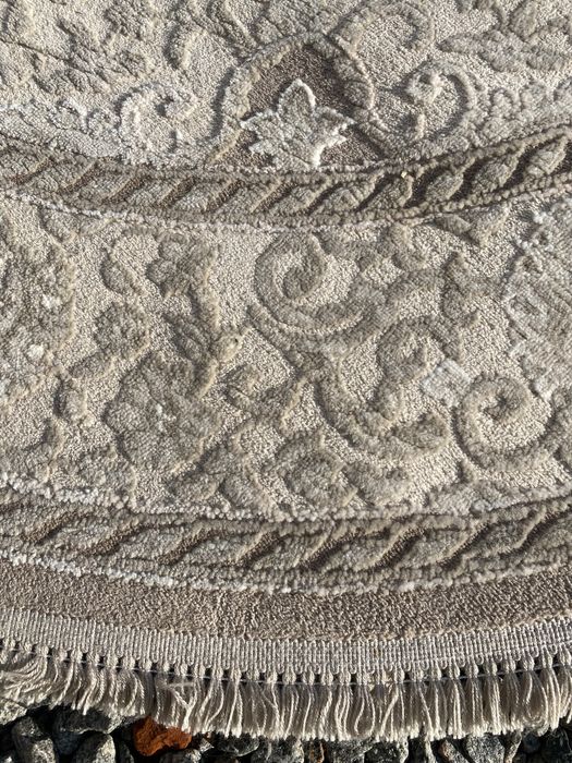 Продам килим овальний бежевого кольру