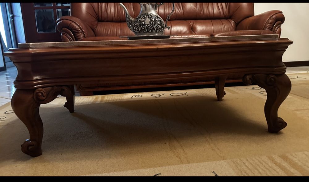 1 Sofá de 3 lugares e 2 sofas de 1 lugar mesa de centro