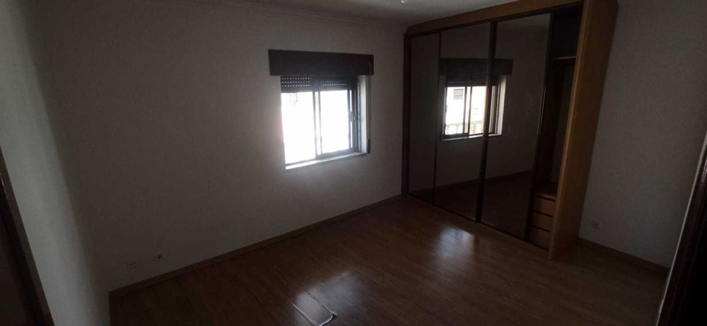 Apartamento T2 em Camarate, 1º andar