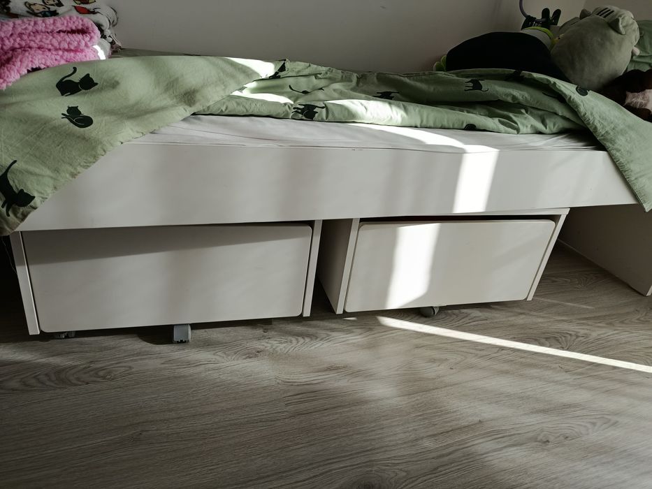 Cama solteiro Slakt e 2 caixas arrumação com rodízios