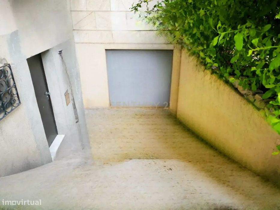 Armazém SETUBAL CENTRO para arrumos —180m2—Montalvão, Setúbal