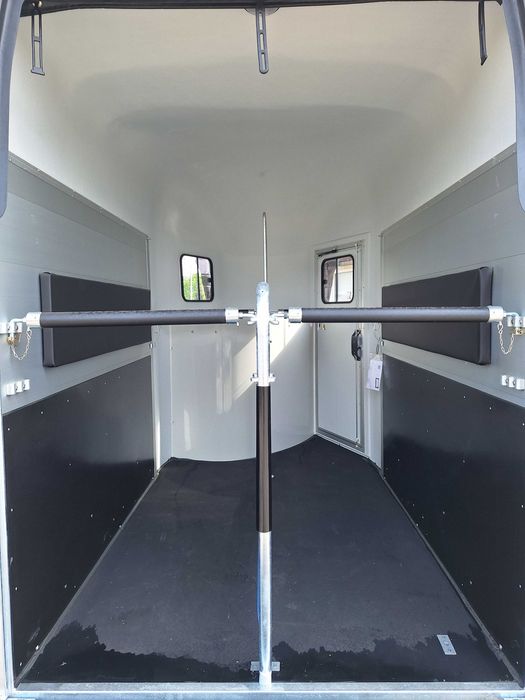 Przyczepa dla 2 koni Aluminiowa Nowa