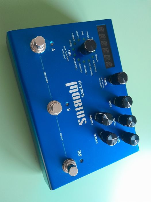 Strymon Mobius_Pedal de efeitos/modulação.