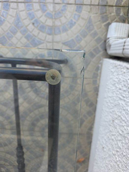 Mesa de centro com vidro