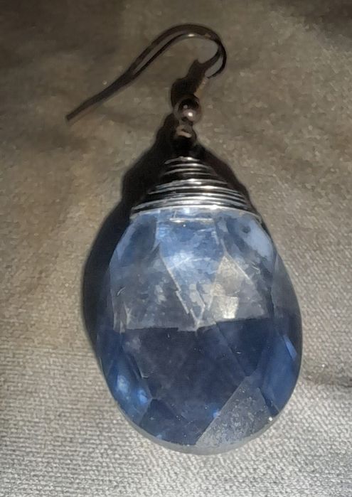 Brincos pendentes tom prateado vintage e vidro azul 
ADr
 



5 de 5 estrelas