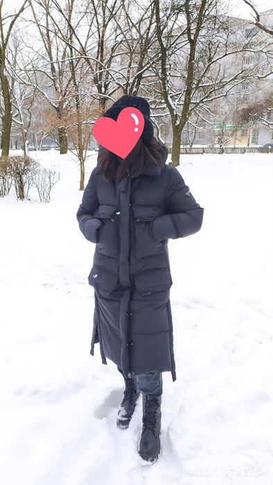 Длинный черный пуховик