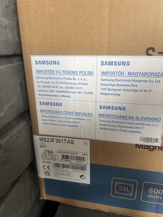 Sprzedam nową kuchenkę mikrofalową Samsung MS23F301TAS/EO