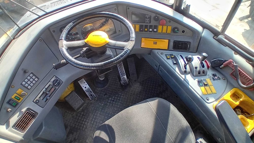 Wozidło przegubowe VOLVO A25E - 6 x 6