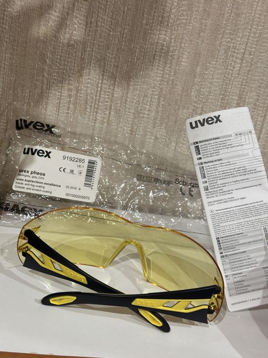 Захисні окуляри Uvex pheos
