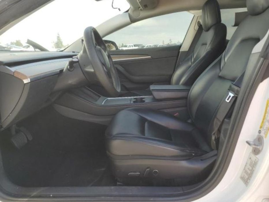 Tesla model 3 (2021)