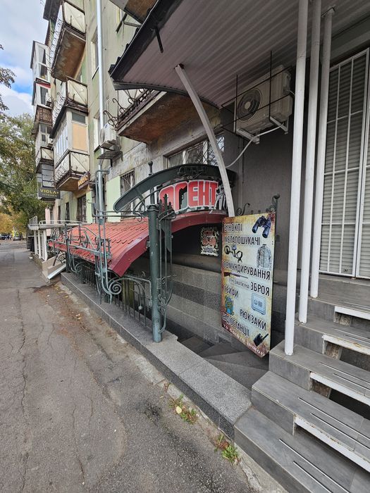 Магазин 82м2 верх проспекта Поля