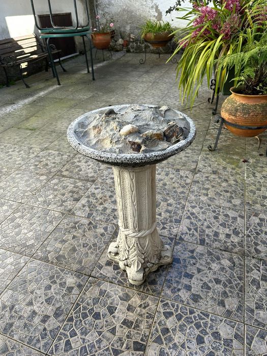 Coluna decorativa em pedra