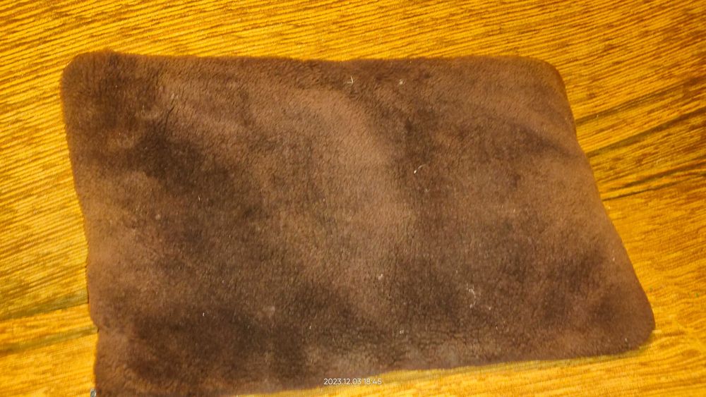 Poduszka z futrem stan bdb