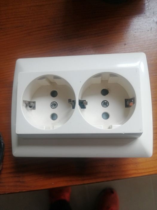 Abraçadeiras tapa furos de 1/2, 3/4 e 1/1/4  tomada dupla