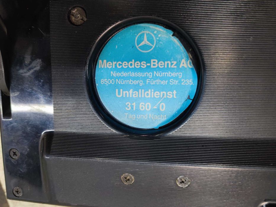 Mercedes W124 Sedan Schowek Pasażera Pokrywa