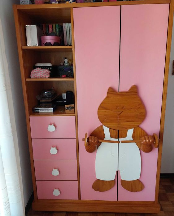 Quarto completo de menina de pinho maciço em excelentes condições