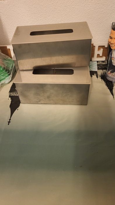 Vendo 3 caixas dispensadoras de lenços de papel