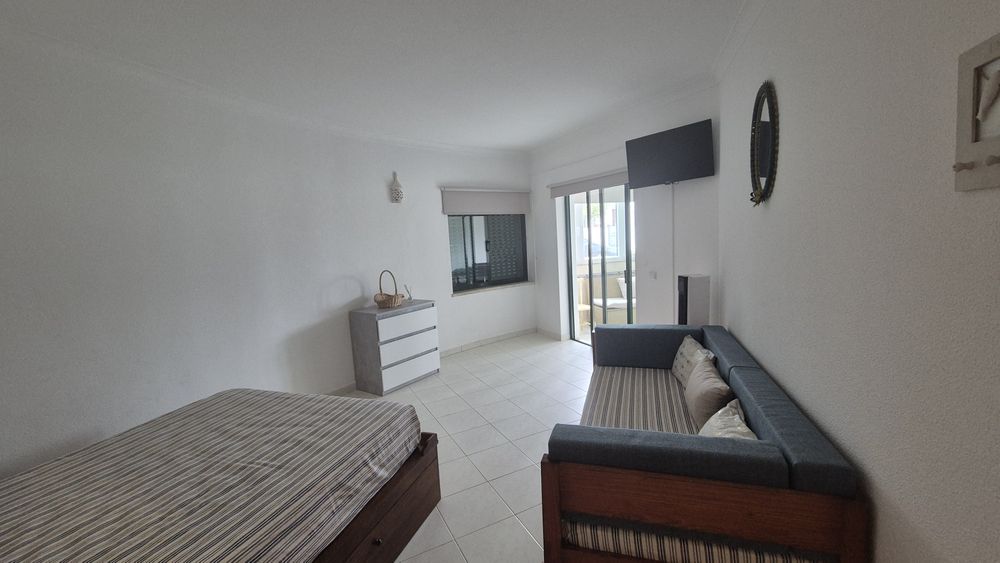 Arrenda-se apartamento T2 ao Ano