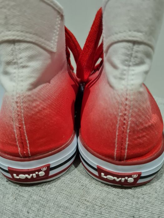 Trampki Levi's, r. 38