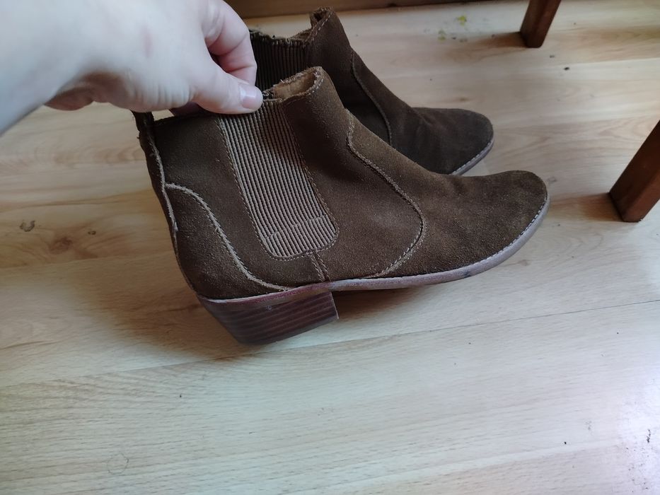 Sprzedaje Poł buty