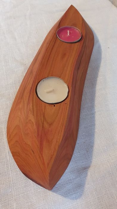 Dekoracja wnętrz, świecznik  wykonana z drewna śliwy.