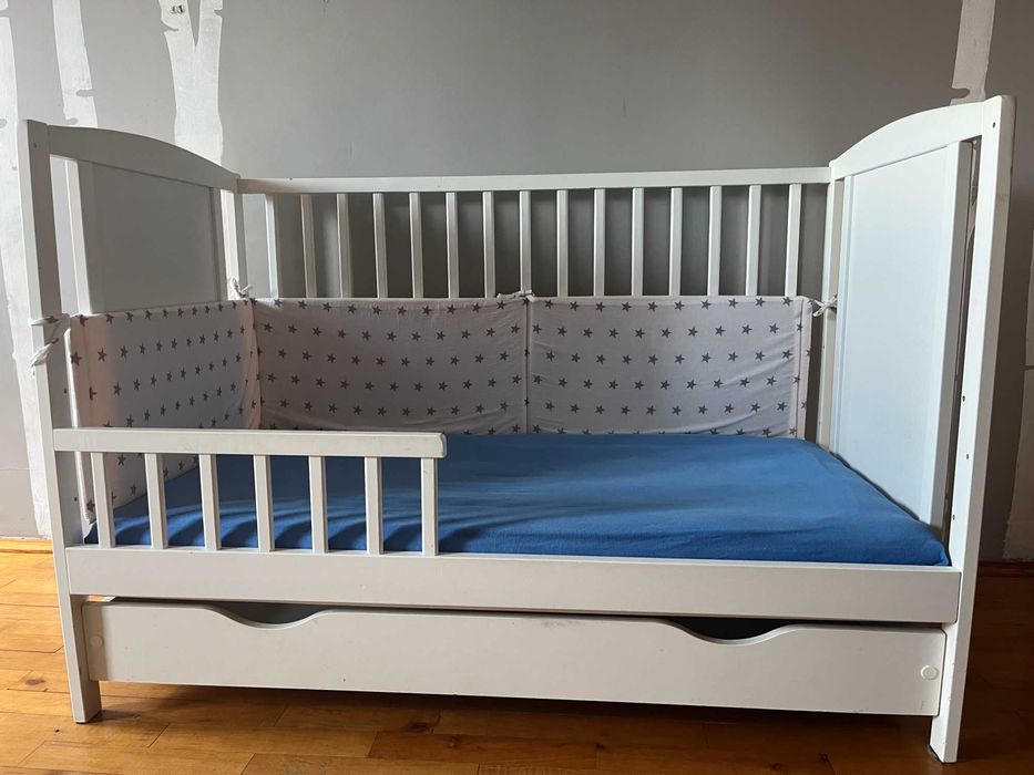 Łóżeczko dziecięce drewniane sosnowe + materac + podkład prześcieradła