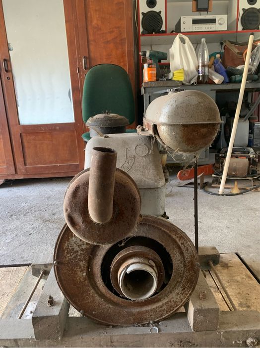 Бензиновий мотор