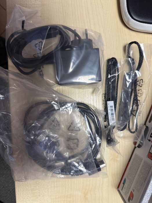 Nintendo Switch OLED Neon Blue / Neon Red + etui + karta 128 GB