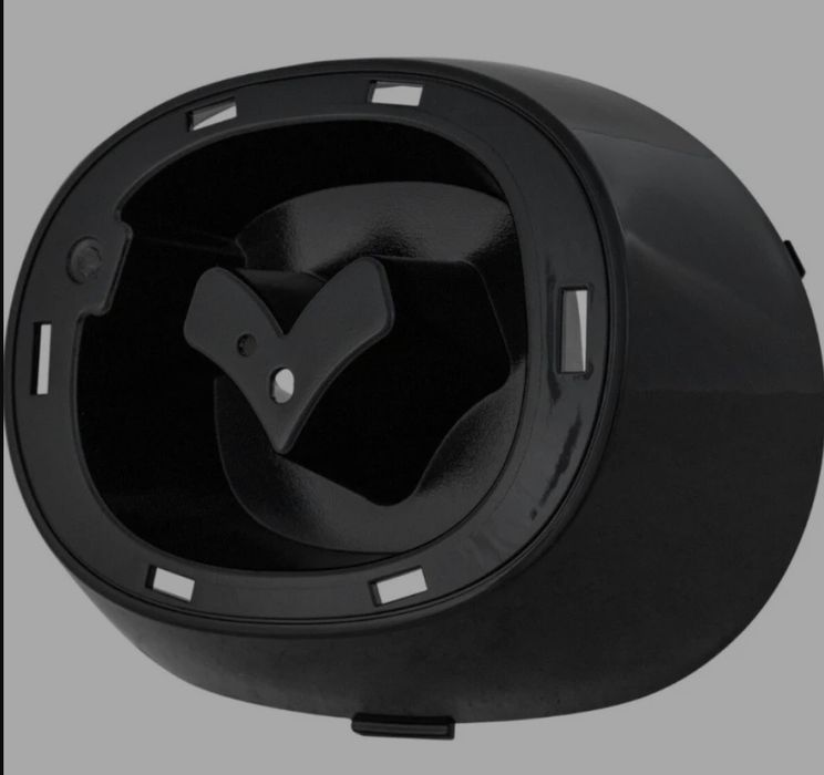 KB8B50721 Mazda кронштейн емблеми решітки радіатора