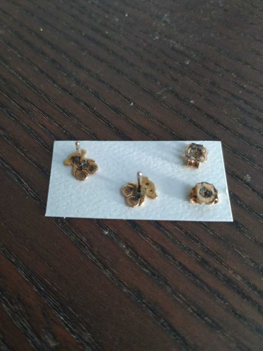 Brincos marca TOUS de ouro