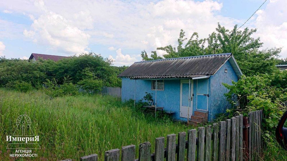 Дачний будиночок на приватизованій ділянці біля села Трушки.