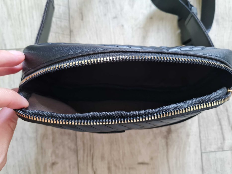 Nowa torebka saszetka nerka crossbody czarna