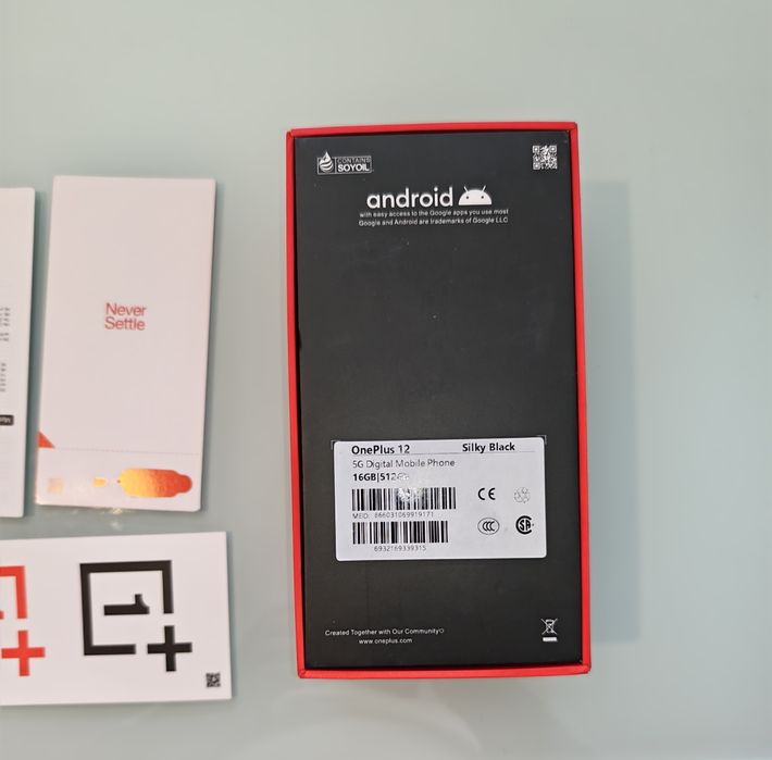 OnePlus 12 Silky Black (16GB RAM / 512GB) — Como Novo com Caixa Original