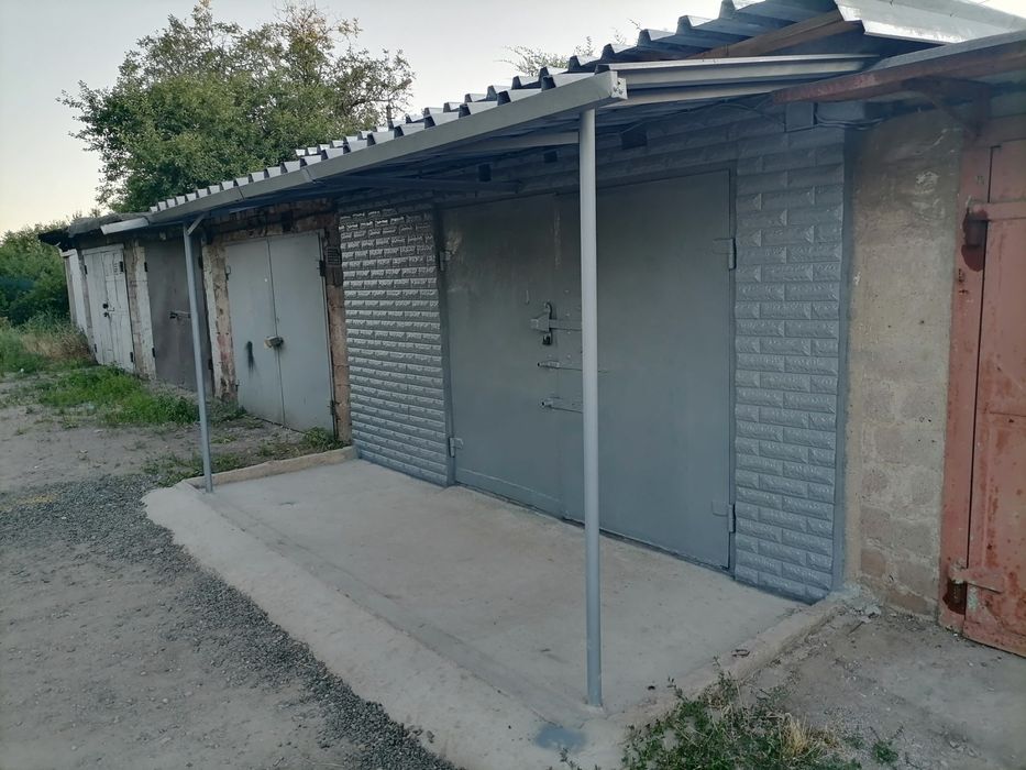 Продам капітальний гараж з документами на нерухомість