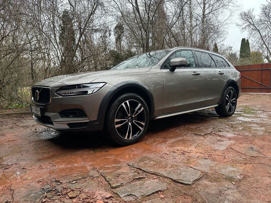 Volvo V90 Cross Country Cesja leasingu: Volvo V90 CC, B4 AWD, 2021r. B&W