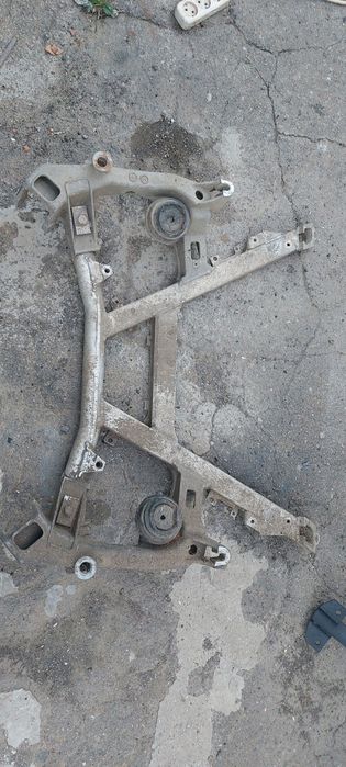 Продам подрамник Bmw e39
