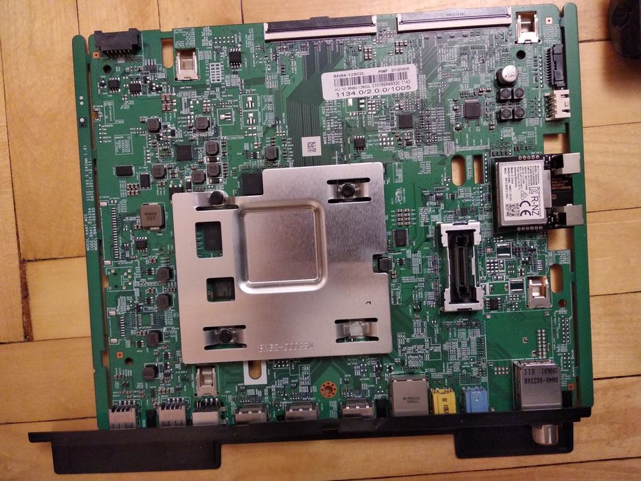 Динамики и кнопка включения ик порт SAMSUNG LED UE 55 NU 7102
