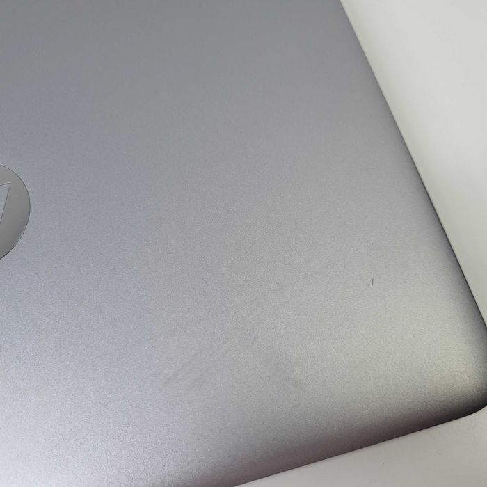 HP EliteBook 820 G4  i5-7300U  SSD: 256 GB SSD 8GB