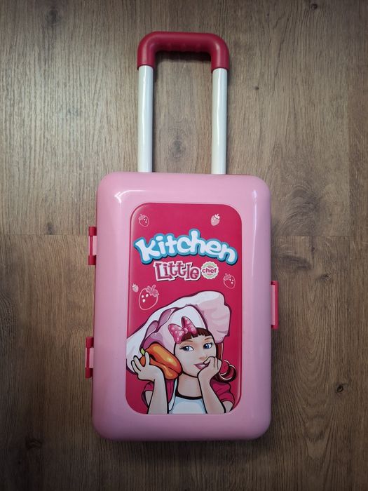 Mala portátil que é cozinha e acessórios