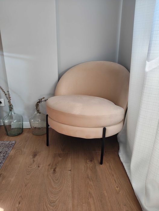AREA Armchair/Recliner, Like New!