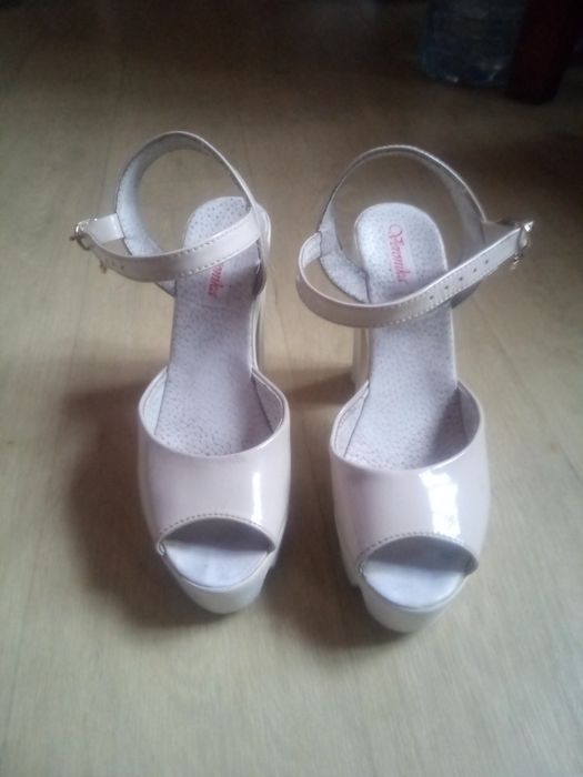 Босоножки в хорошем состоянии