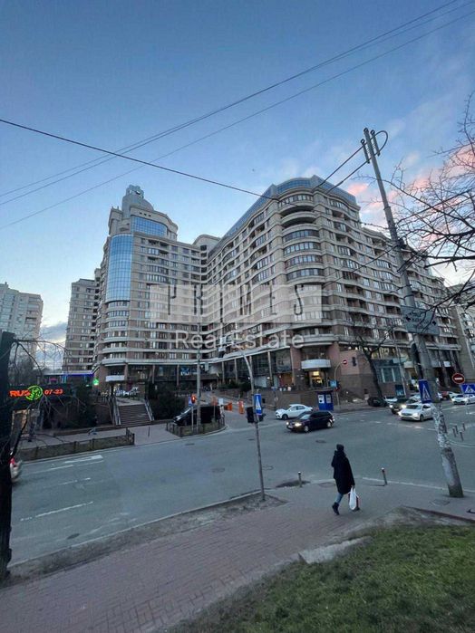 Продаж фасадного приміщення, вул. Жилянська, ЖК Diplomat Hall