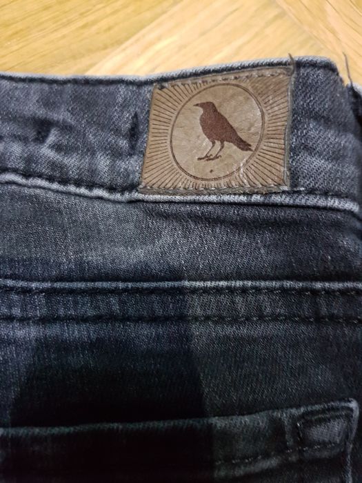 Czarne dżinsy z błyskiem